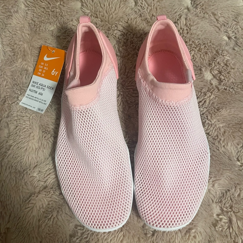 Nike Aqua Sock 360 (GS/PS), Youth Size, Pink Foam / Metallic Silver.